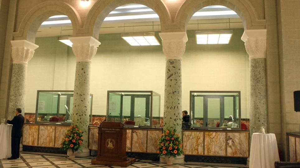 Bloomberg: Αυτό είναι το σχέδιο της κυβέρνησης για να βοηθήσει τις τράπεζες με τα «κόκκινα δάνεια»